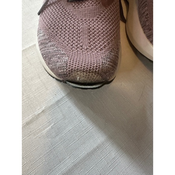 Brooks Levitate 4.0 Womens 7.5 Running Shoes Sneakers Mauve Knit Athletic‎ Flaw - Picture 7 of 10